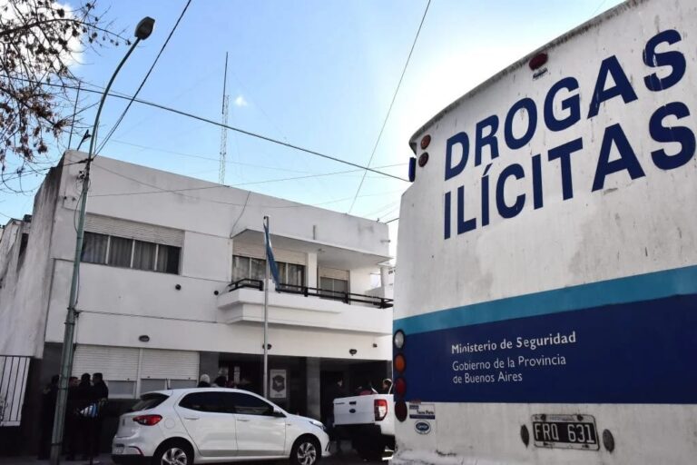 UN EXJEFE DE "DROGAS ILÍCITAS", DETENIDO POR ROBAR PLATA DE ALLANAMIENTOS Y HORAS EXTRAS